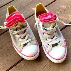 CONVERSE all stars, youth size 4, women’s 6, fun multiple tongues in pink pastel